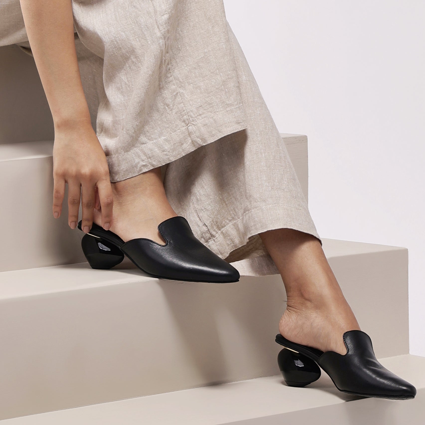 Cobble Mule Heels in Black