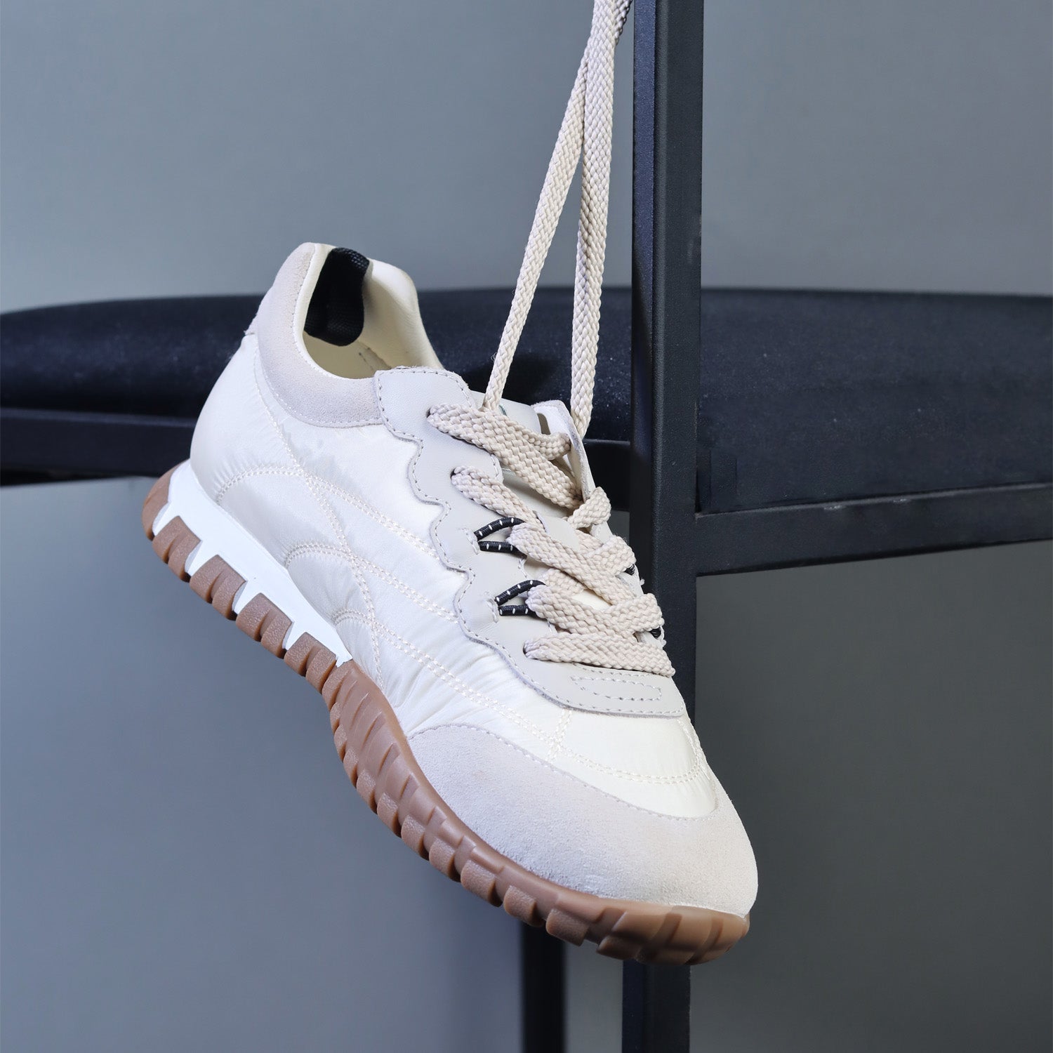 Classic Blanche Sneakers for Women