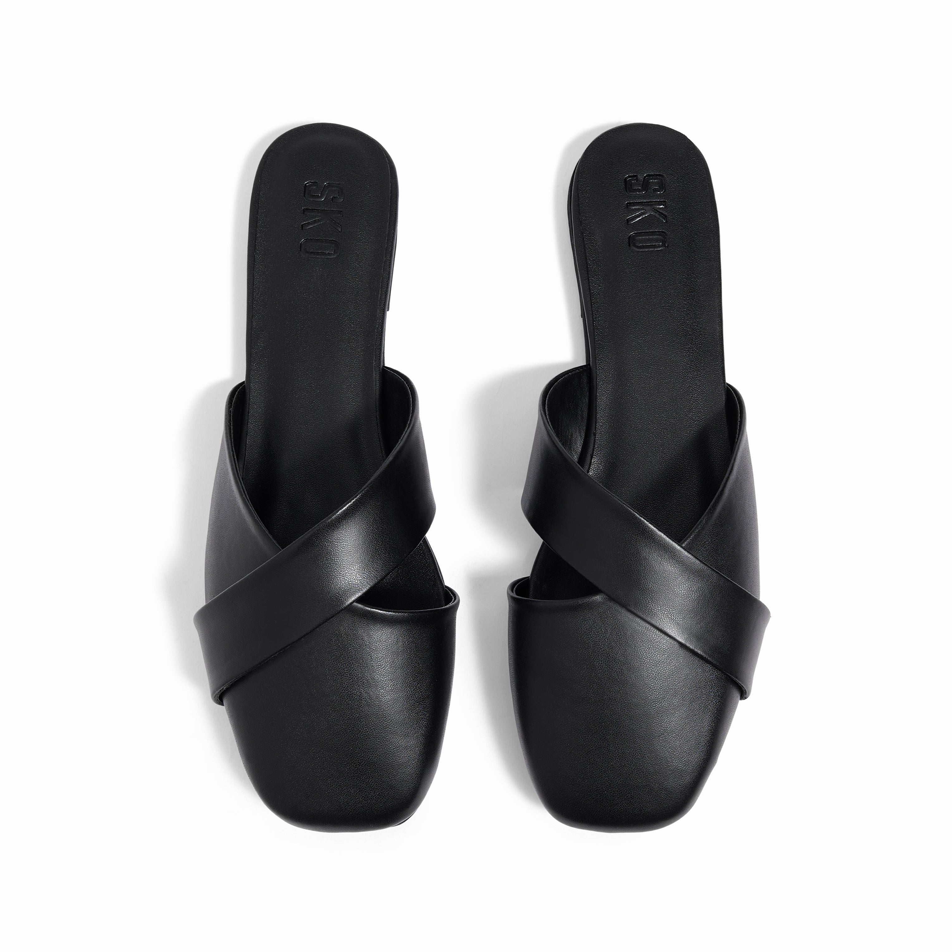 Nola Flat Sandals in Black