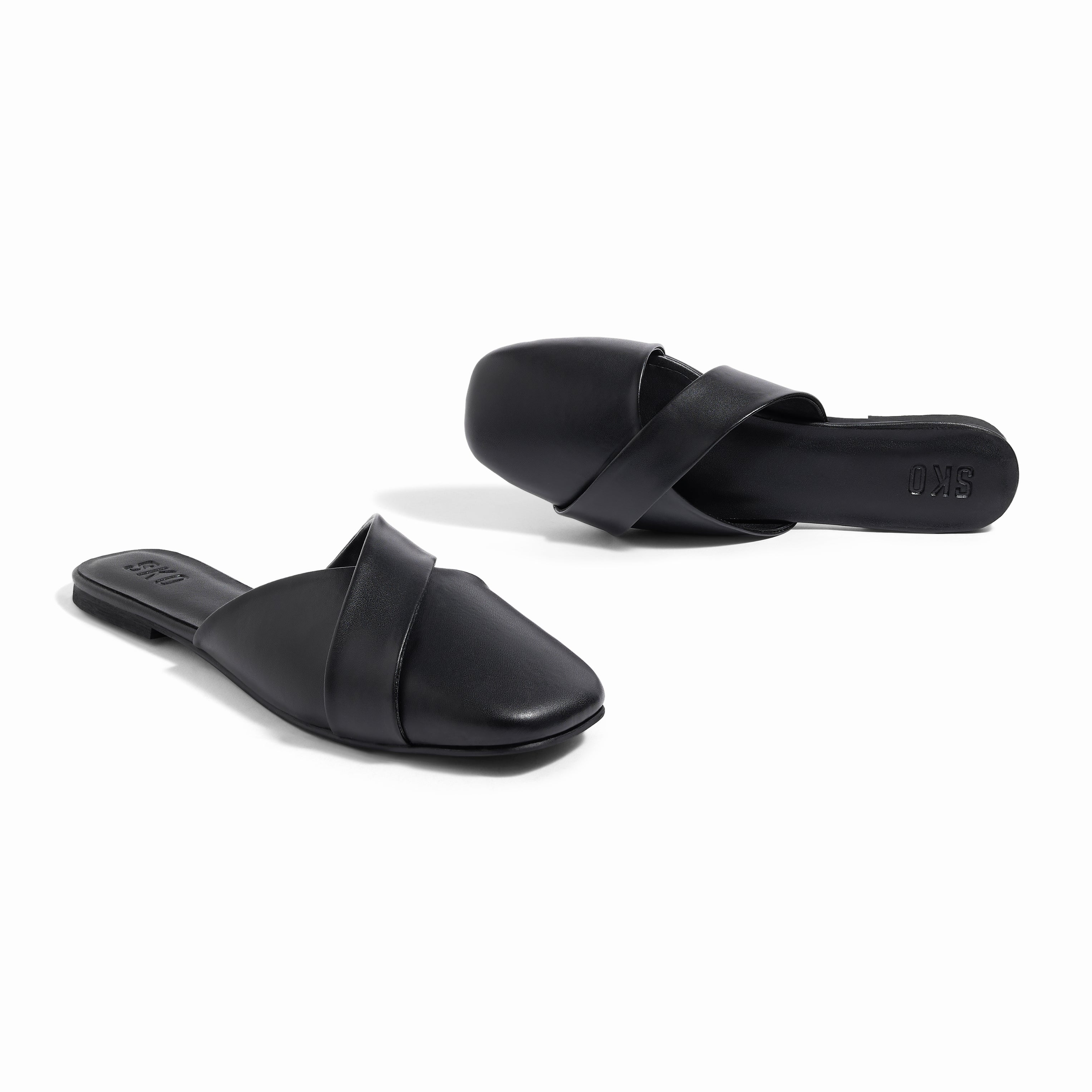 Nola Flat Sandals in Black