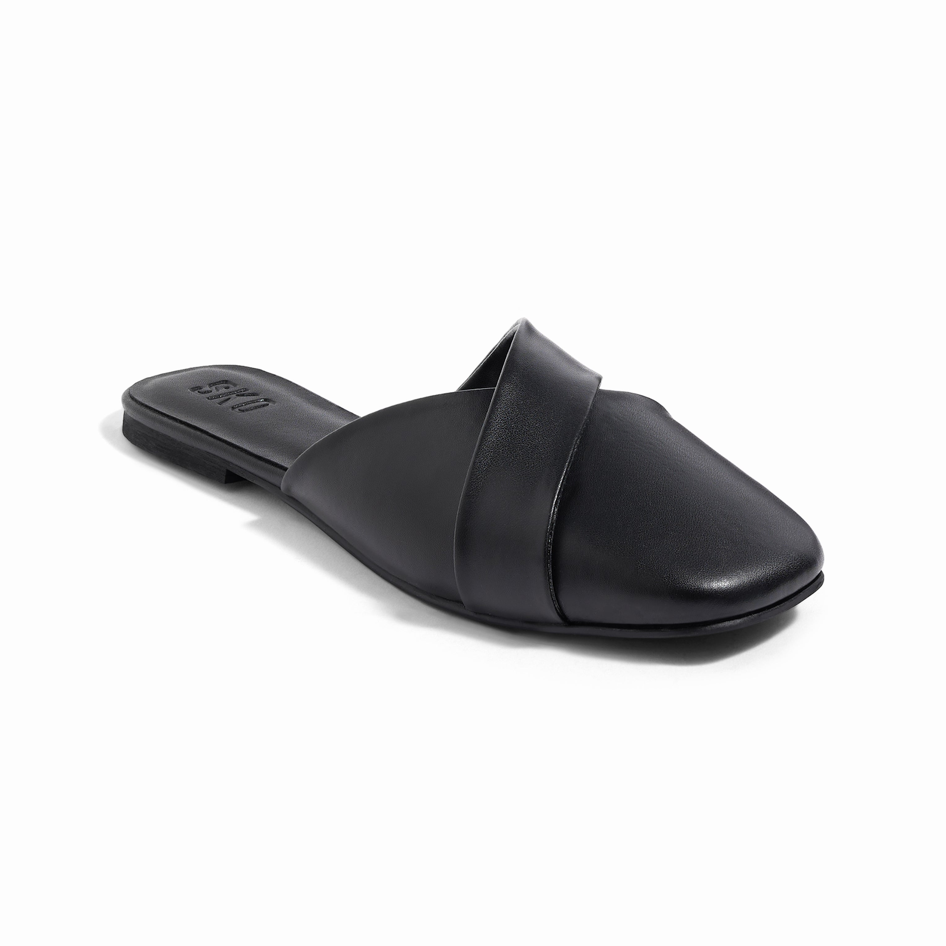 Nola Flat Sandals in Black