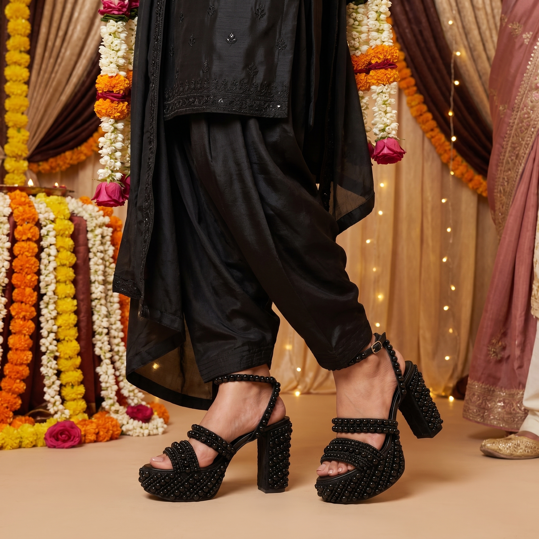 Akoya Heel in Black