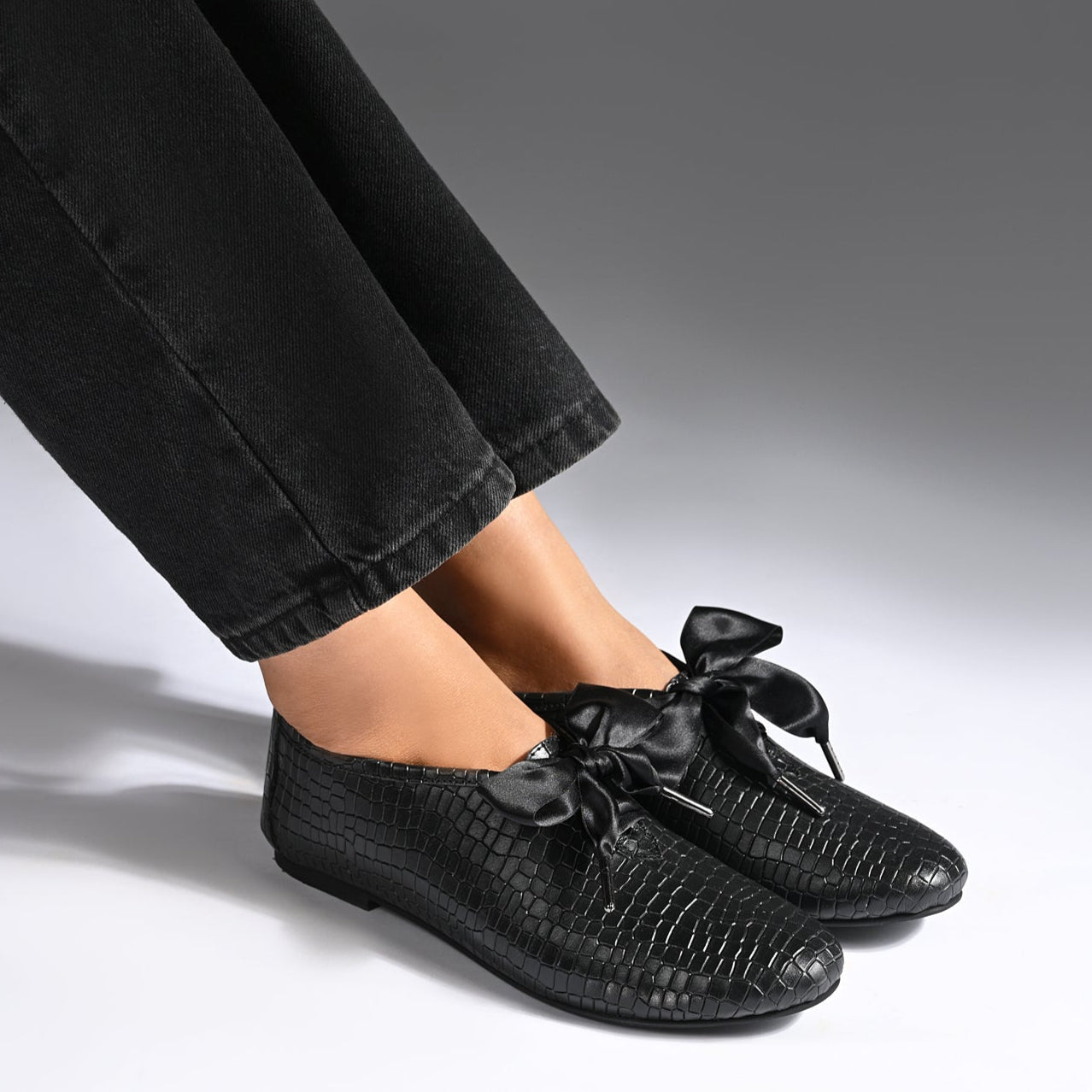 Freya Black Derby Shoes With Bow Laces For Women