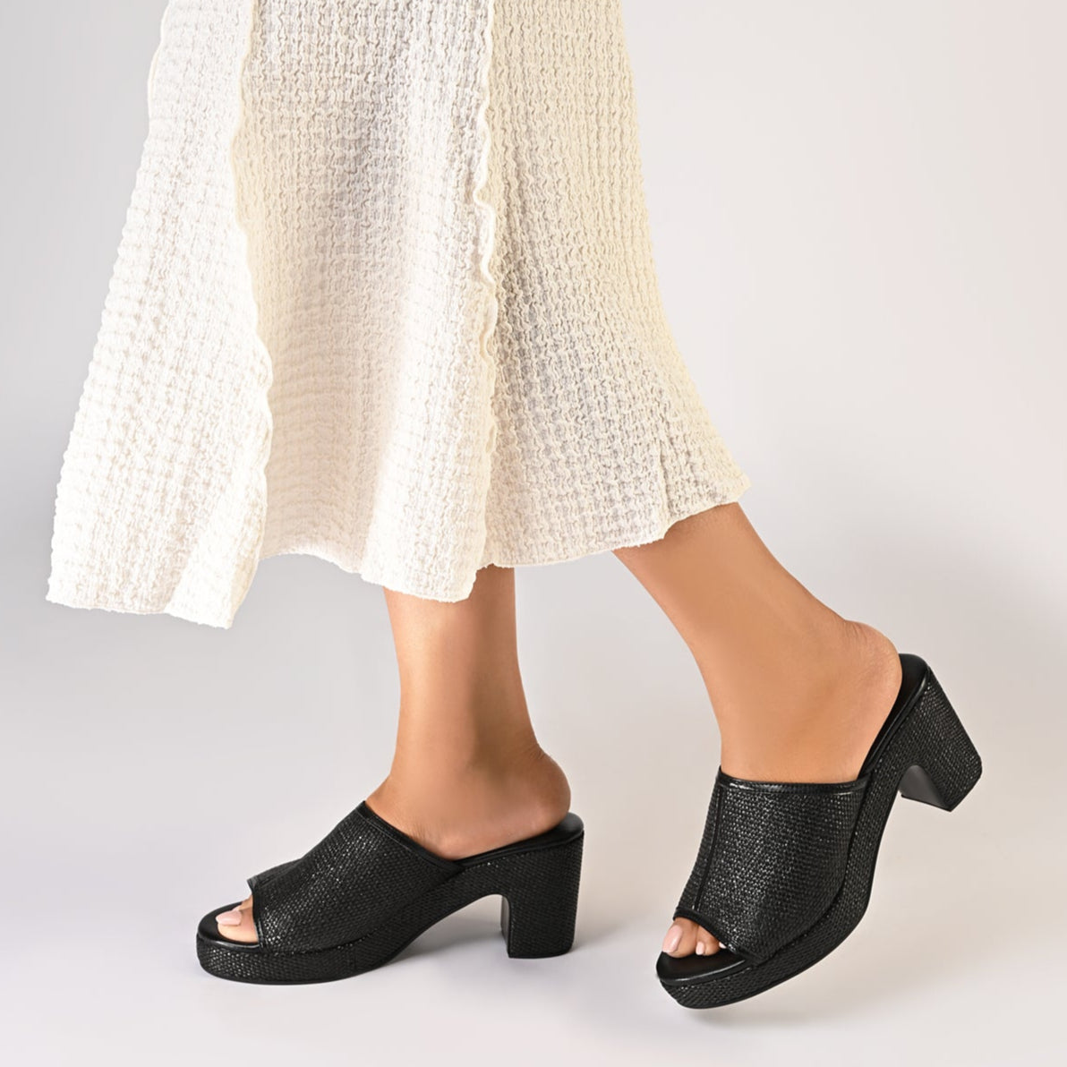 Lima Platform in Black Raffia for Women