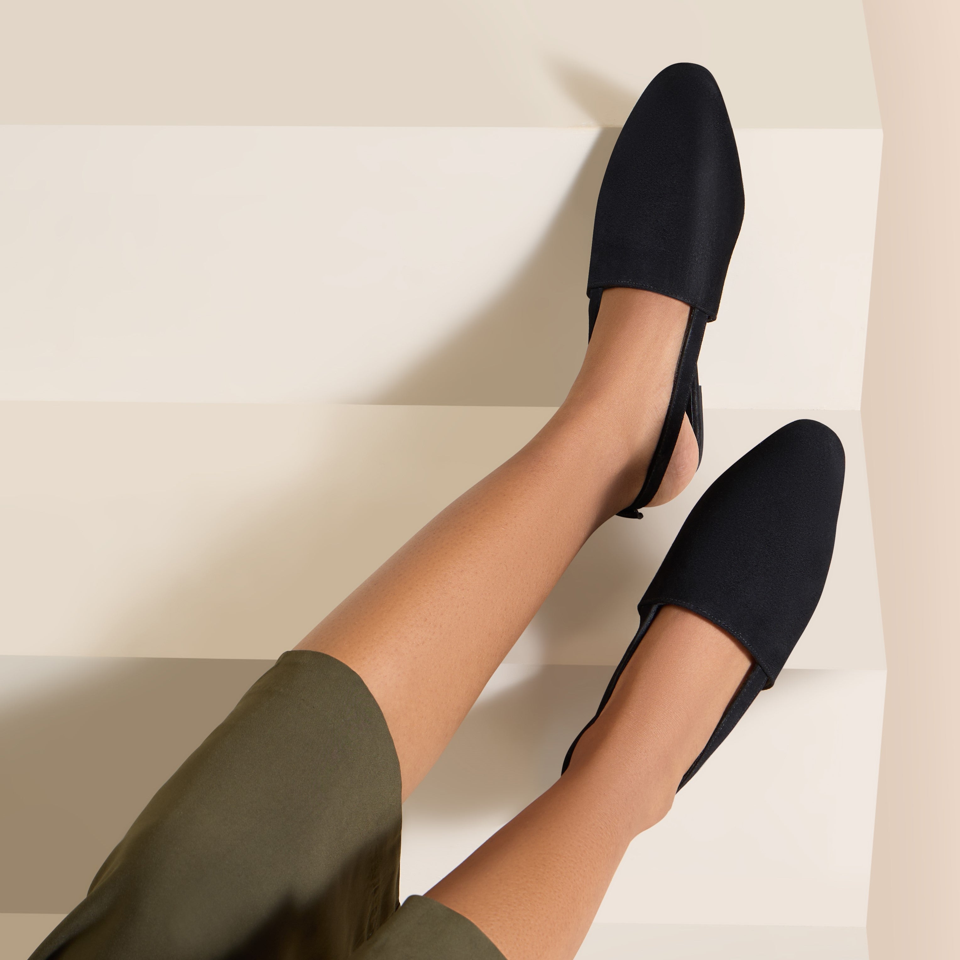 Monaze Flat Sandals in Black