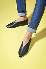 Black Pointed Shoes